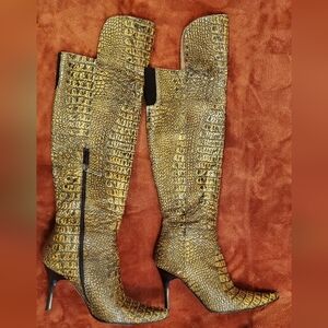 DONALD PLINER Elegant Yellow/black Crocodile-Patterned leather Knee-High Boots